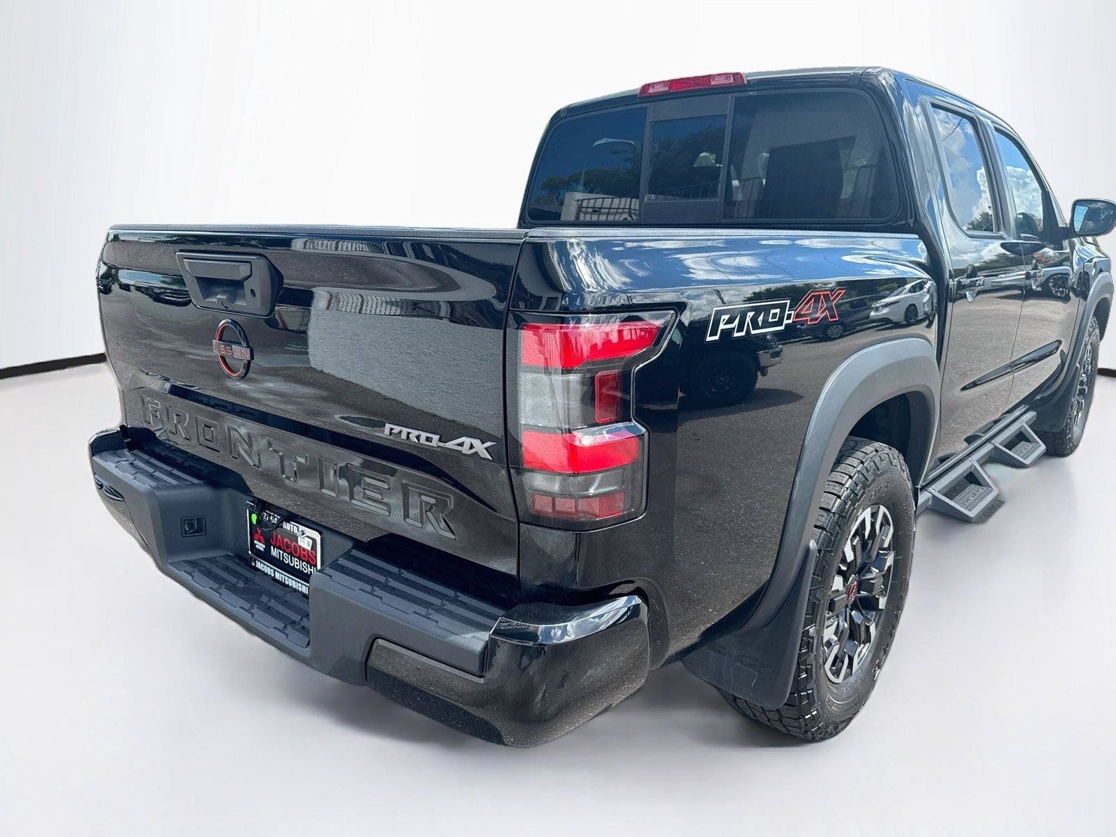 Used 2022 Nissan Frontier PRO-4X w/ Off-Road Protection Package AWD/4WD image 5