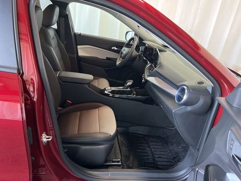 Used 2025 Chevrolet Trax LT w/ Driver Confidence Package FWD image 19