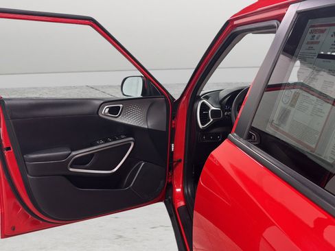 Used 2021 Kia Soul LX image 13