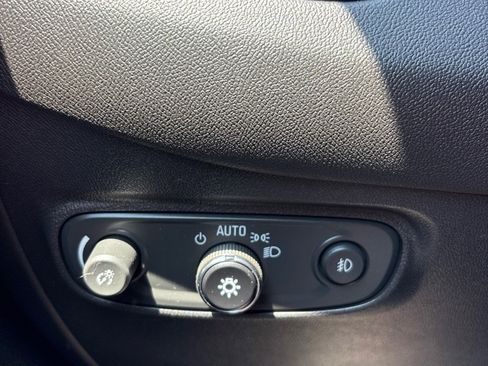 Used 2024 Chevrolet Equinox Premier image 20