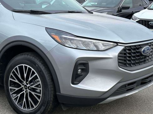 Used 2023 Ford Escape SE image 7