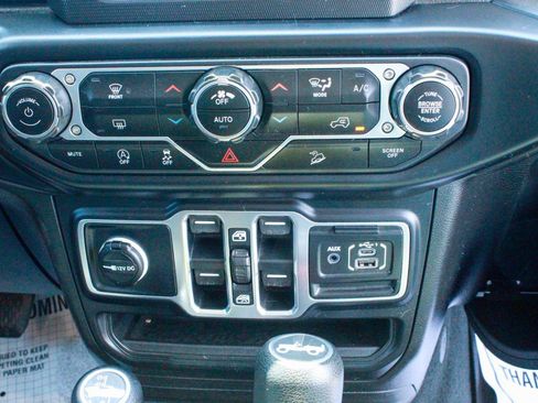 Used 2020 Jeep Wrangler Unlimited Sahara AWD/4WD image 22