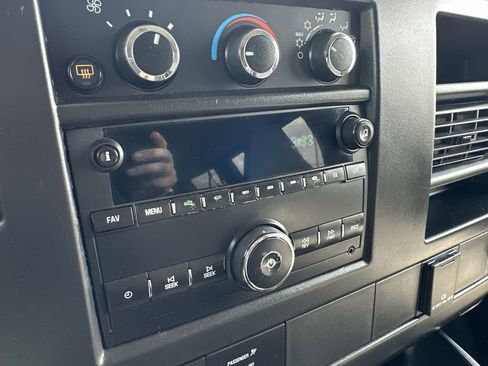 Used 2017 GMC Savana 2500 LT w/ LT Preferred Equipment Group image 16