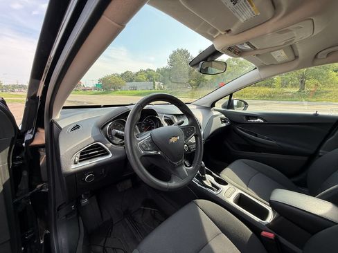 Certified 2018 Chevrolet Cruze LT w/ Convenience Package FWD image 16