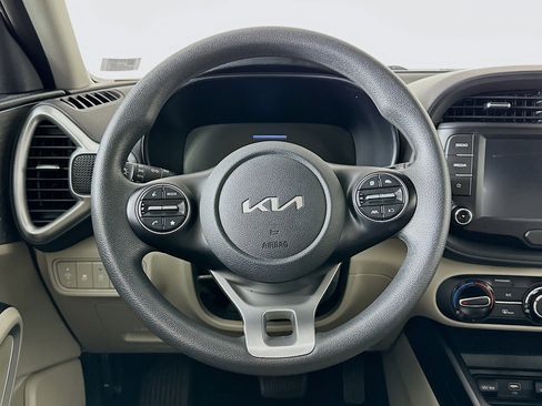 Used 2025 Kia Soul LX w/ LX Technology Package FWD image 18