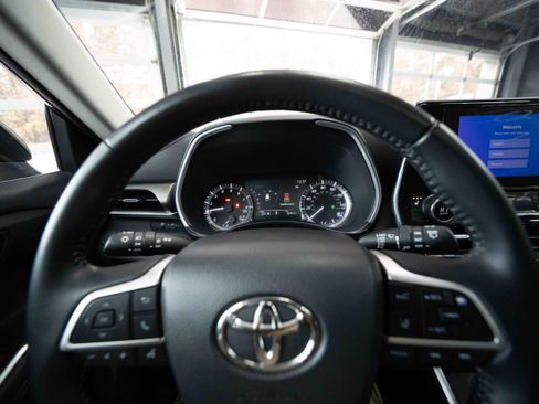 Used 2023 Toyota Highlander XLE image 15
