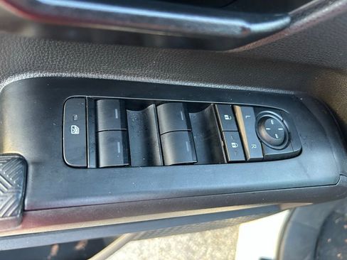 Certified 2025 Toyota Tacoma SR5 RWD image 17