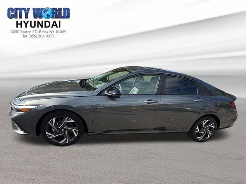 Used 2025 Hyundai Elantra Sport FWD image 2