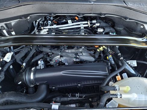 Used 2025 Ford Explorer ST-Line image 29