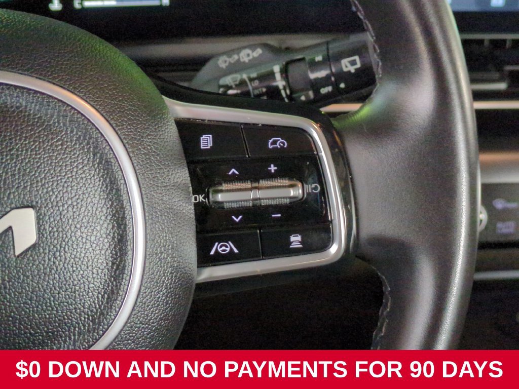 Used 2025 Kia Carnival FWD image 22