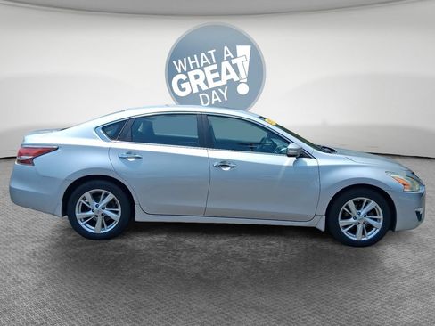 Used 2015 Nissan Altima 2.5 SL w/ Technology Package FWD image 2