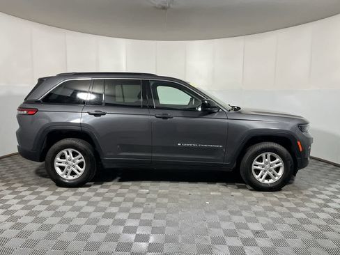 Used 2024 Jeep Grand Cherokee Laredo AWD/4WD image 9