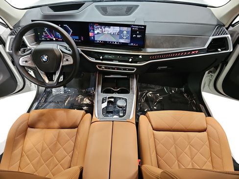 Used 2024 BMW X7 xDrive40i AWD/4WD image 9