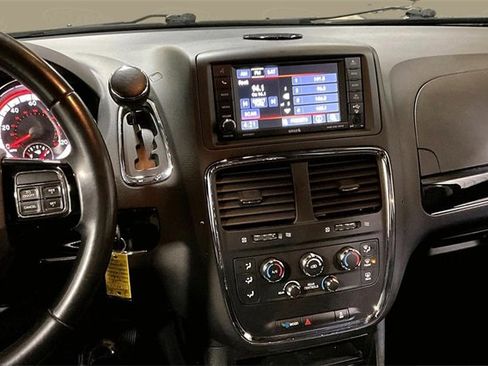 Used 2018 Dodge Grand Caravan SXT w/ Blacktop Package image 28