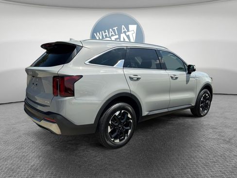 Certified 2024 Kia Sorento S w/ Panoramic Sunroof Package AWD/4WD image 3