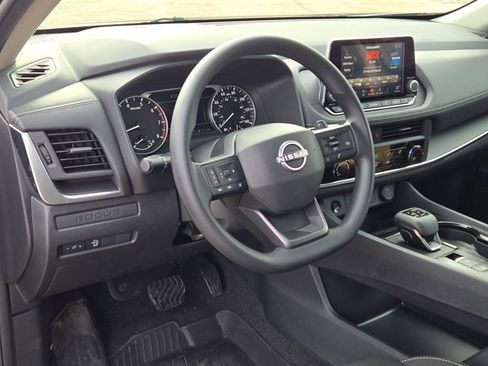 Used 2025 Nissan Rogue S image 21
