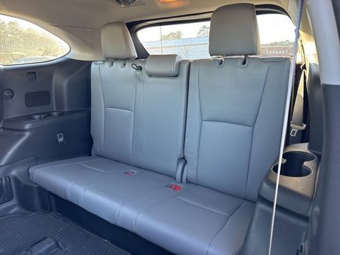Used 2021 Toyota Highlander Platinum image 12