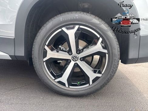 New 2025 Volkswagen Tiguan SE image 4