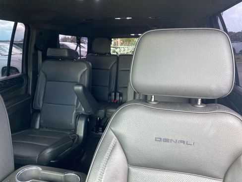 Used 2023 GMC Yukon XL Denali RWD image 16