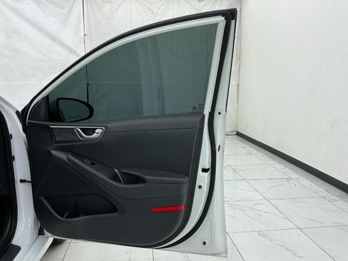 Used 2021 Hyundai Ioniq SE FWD image 19