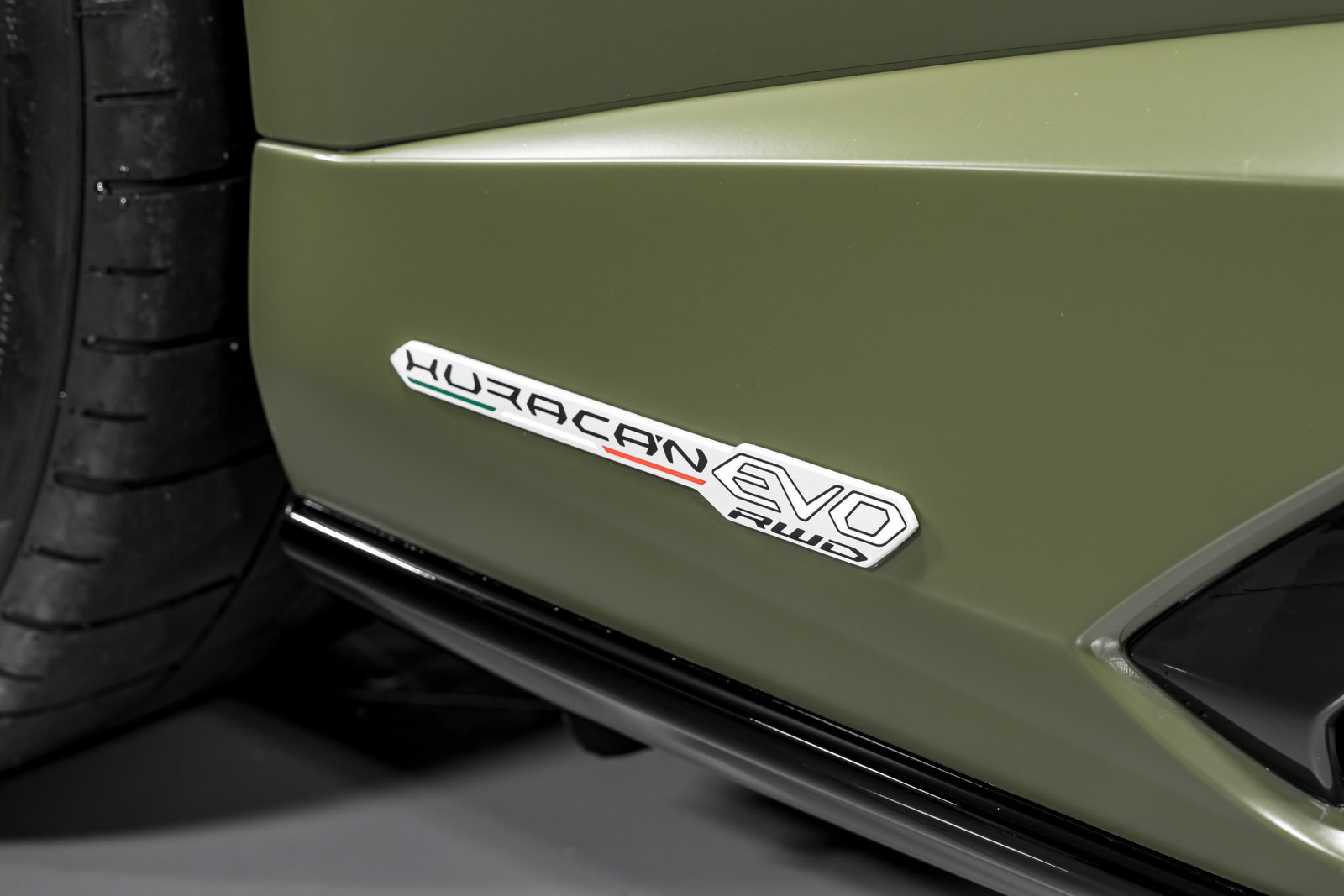Used 2022 Lamborghini Huracan EVO RWD image 50