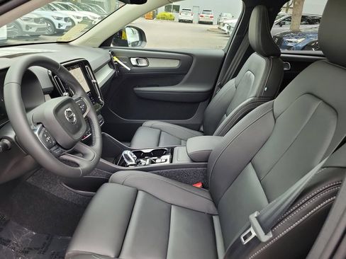 New 2026 Volvo XC40 B5 Plus w/ Climate Package AWD/4WD image 7