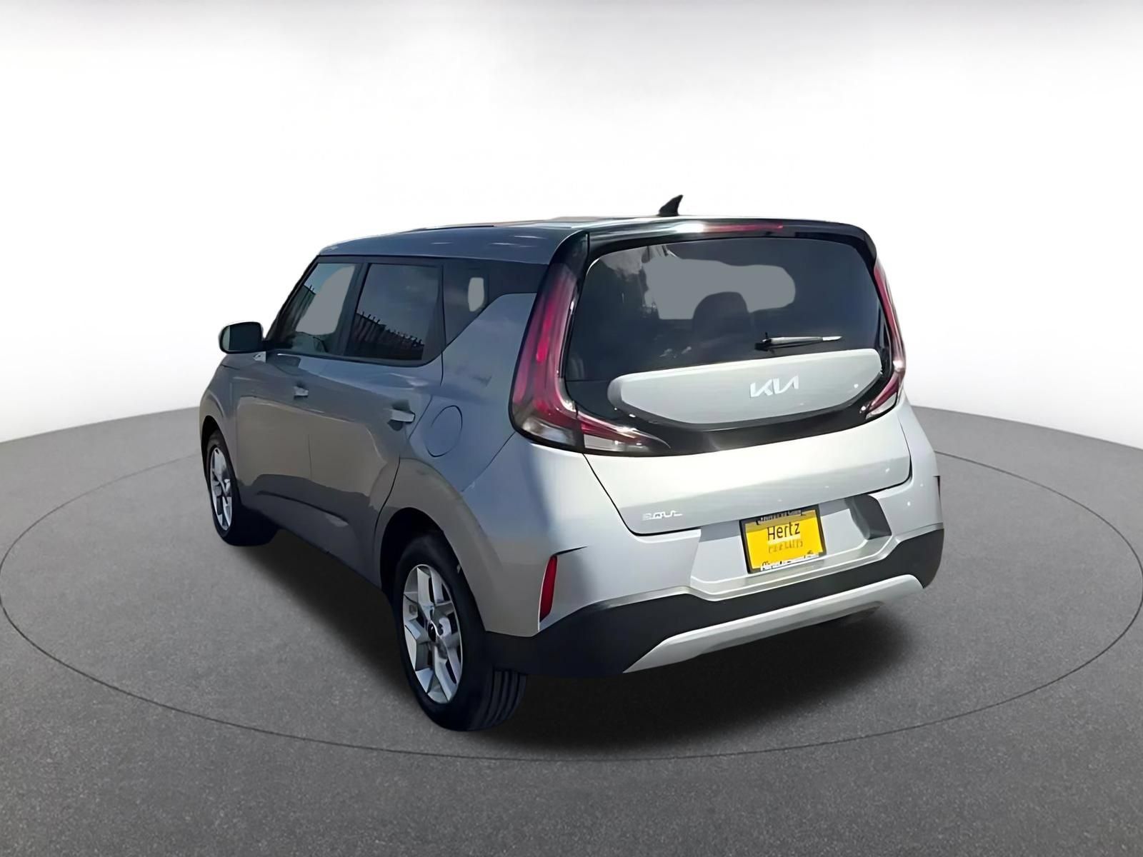 Used 2025 Kia Soul LX w/ LX Technology Package FWD image 10