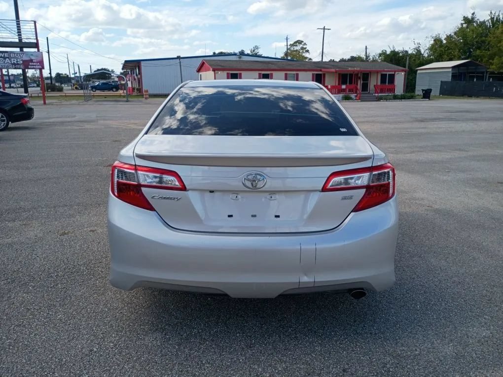 Used 2014 Toyota Camry SE FWD image 4