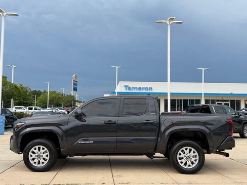 Used 2024 Toyota Tacoma SR5 w/ SR5 Upgrade Package RWD image 5