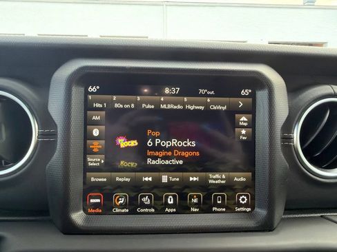 Used 2022 Jeep Wrangler Unlimited Sahara w/ Cold Weather Group AWD/4WD image 25