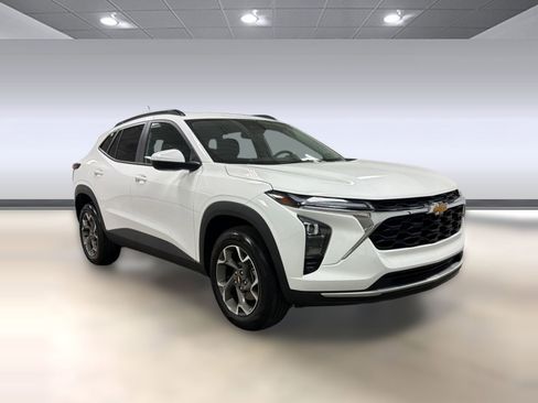 Used 2026 Chevrolet Trax LT w/ Driver Confidence Package FWD image 6