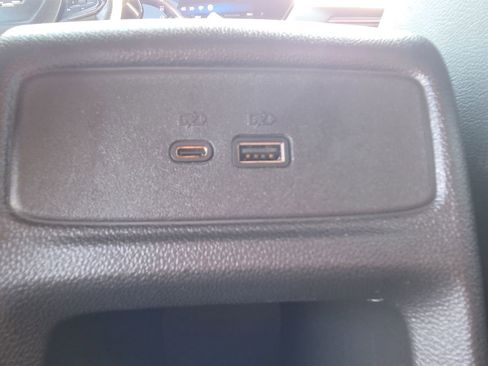 Used 2025 Chevrolet Trax RS w/ Sunroof Package image 23