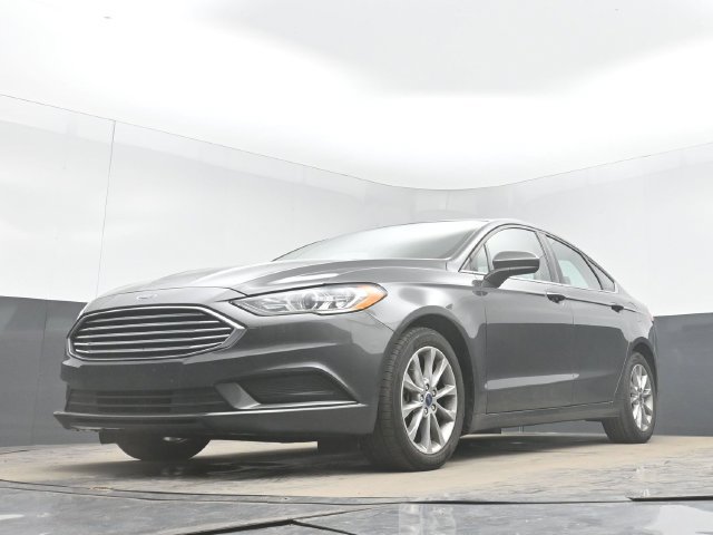 Used 2017 Ford Fusion SE w/ Fusion SE Technology Package FWD image 29