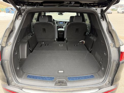 Used 2023 Buick Enclave Essence image 9