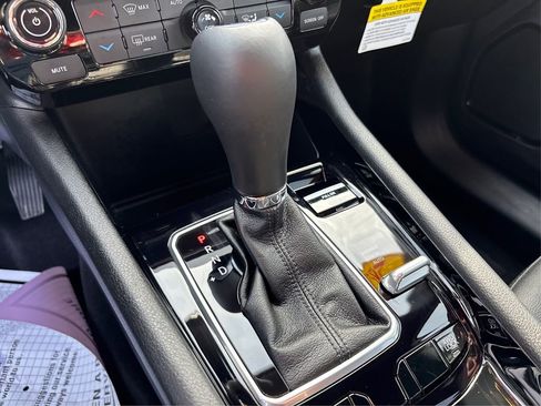 Used 2025 Jeep Compass Limited image 28