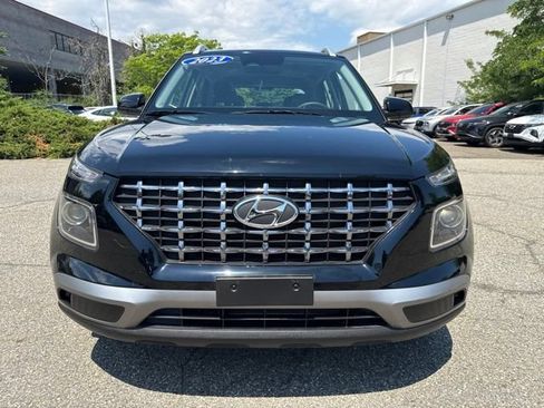 Used 2023 Hyundai Venue SEL FWD image 2