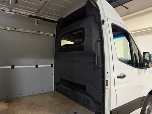 Used 2020 Mercedes-Benz Sprinter 2500 image 22