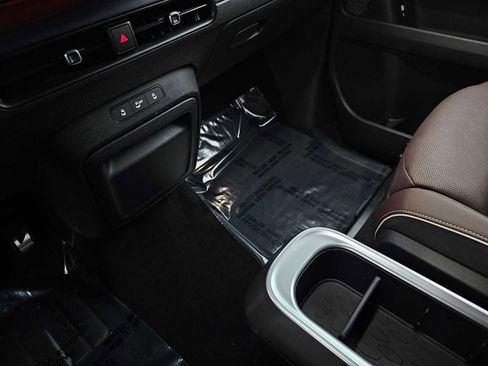 Used 2025 Volkswagen ID. Buzz Pro S image 31