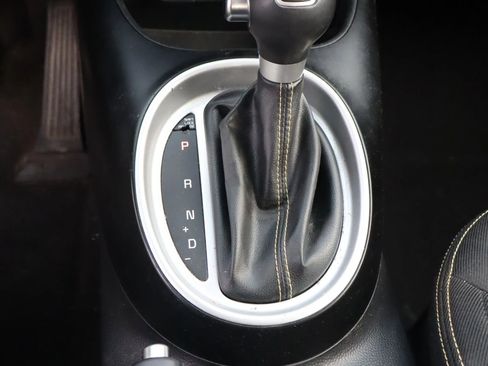 Used 2015 Kia Soul + image 23