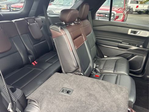 Used 2020 Ford Explorer Platinum w/ Premium Technology Package image 22