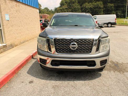 Used 2017 Nissan Titan PRO-4X AWD/4WD image 2