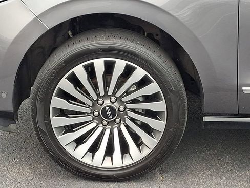 Certified 2021 Lincoln Navigator Reserve AWD/4WD image 8