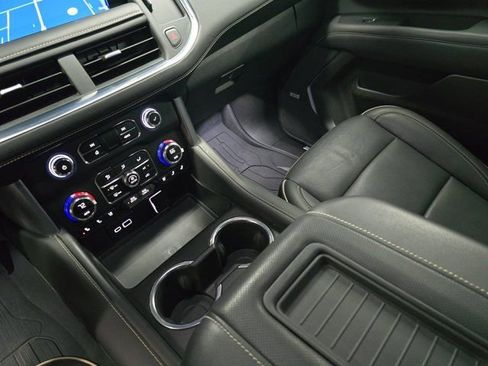 Used 2023 GMC Yukon SLT w/ SLT Premium Package image 25