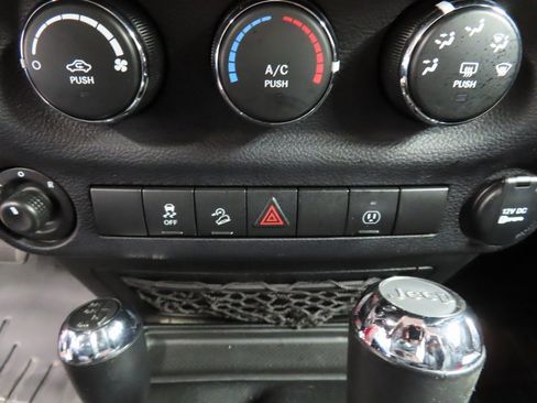 Used 2017 Jeep Wrangler Unlimited Sahara w/ Connectivity Group image 49