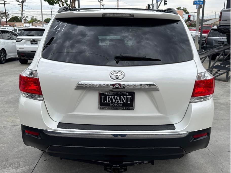 Used 2013 Toyota Highlander SE FWD image 6