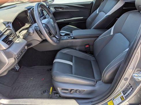 Certified 2025 Toyota Camry SE w/ Convenience Package FWD image 15