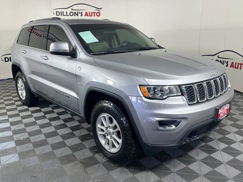 Used 2018 Jeep Grand Cherokee Laredo AWD/4WD image 9
