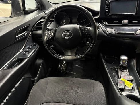 Used 2018 Toyota C-HR XLE image 27
