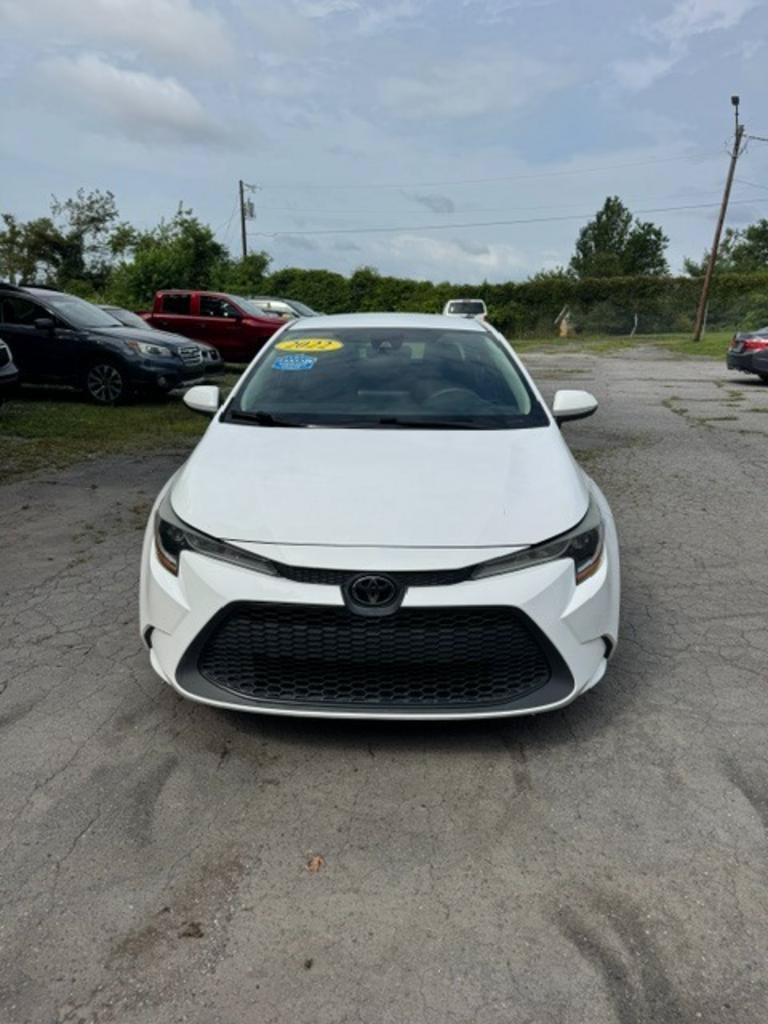 Used 2022 Toyota Corolla LE FWD image 2