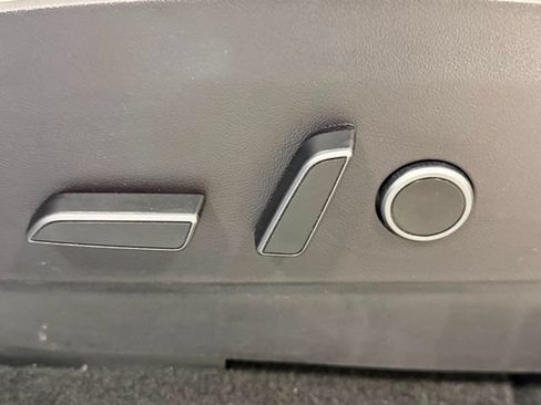 Used 2022 Tesla Model Y Performance AWD/4WD image 19